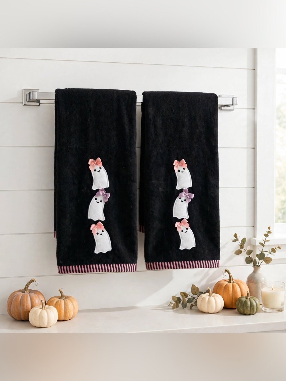 Viral “Boos with Bows” Halloween Hand Towel Set. NWT 2 Large Hands Towels